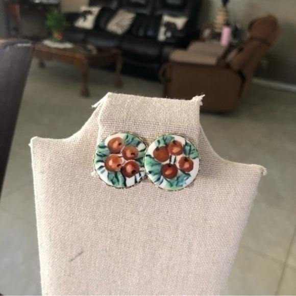 Vintage Apple Print Screwback Earrings - Picture 1 of 3